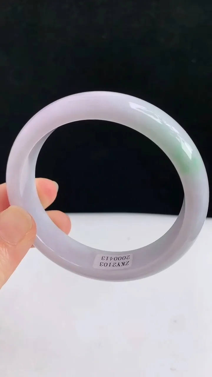 圈口58-59翡翠a货春带彩 紫罗兰宽边手镯尺寸59-14.5-7.9，重:63.95g5月9日