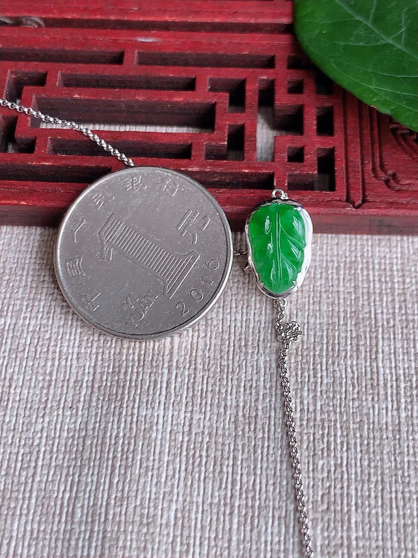 天然A货翡翠冰种18K金镶嵌满绿叶子金枝玉叶手链 尺寸12.3×7.4×5mm 重量2.07g 0508