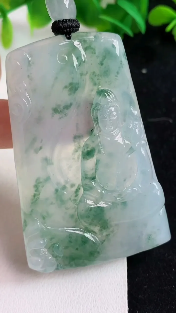 天然A货翡翠飘花大势至观音菩萨吊坠，尺寸63-41-5.5，重量:38.94g
5月9日