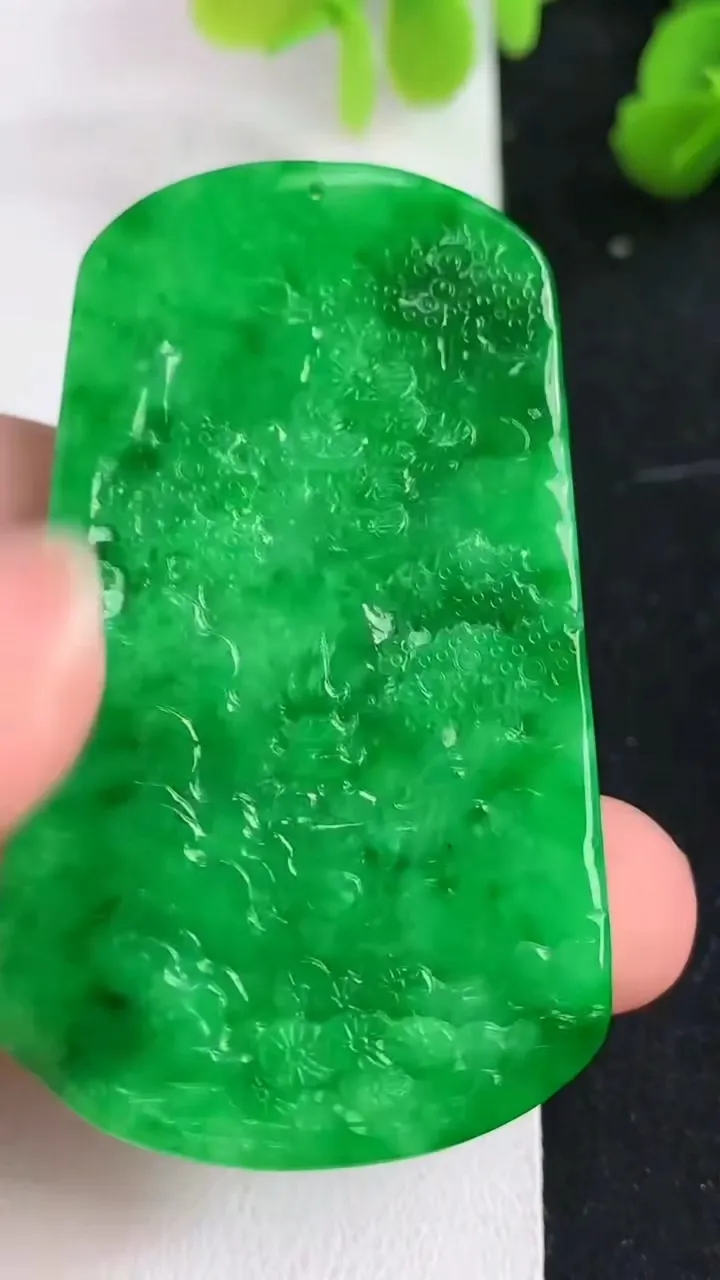 天然A货翡翠山水牌吊坠，尺寸56.5-33.6-6，重量:26.18g
5月9日