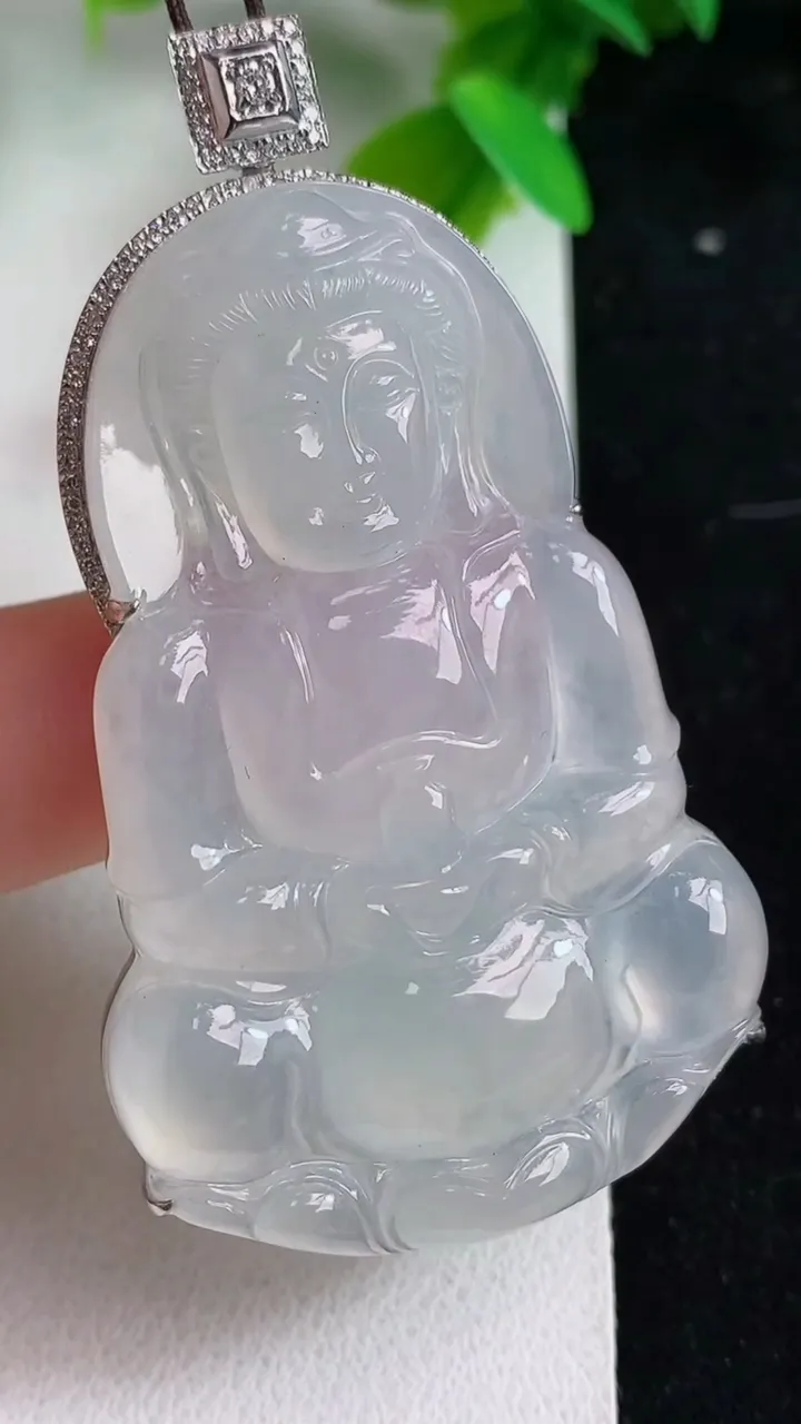天然A货翡翠白冰观音菩萨吊坠，尺寸52-34-9.5，重量:20.98g
5月9日