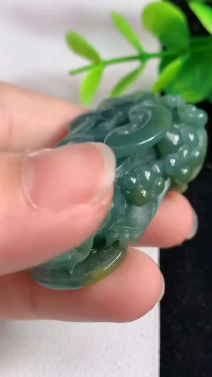 天然A货翡翠蓝水貔貅吊坠，尺寸48-24-19，重:40.49g
5月9日