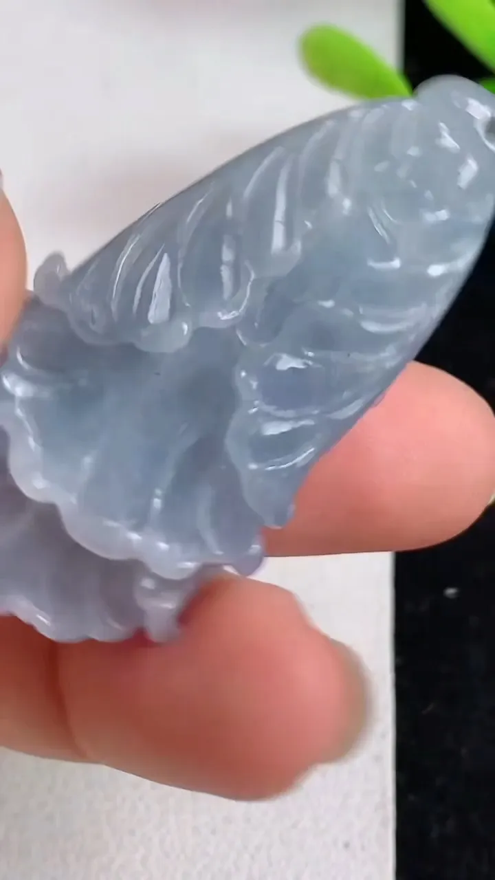 天然A货翡翠紫罗兰白菜吊坠，尺寸44-23.2-9.5，重:13.70g
5月9日