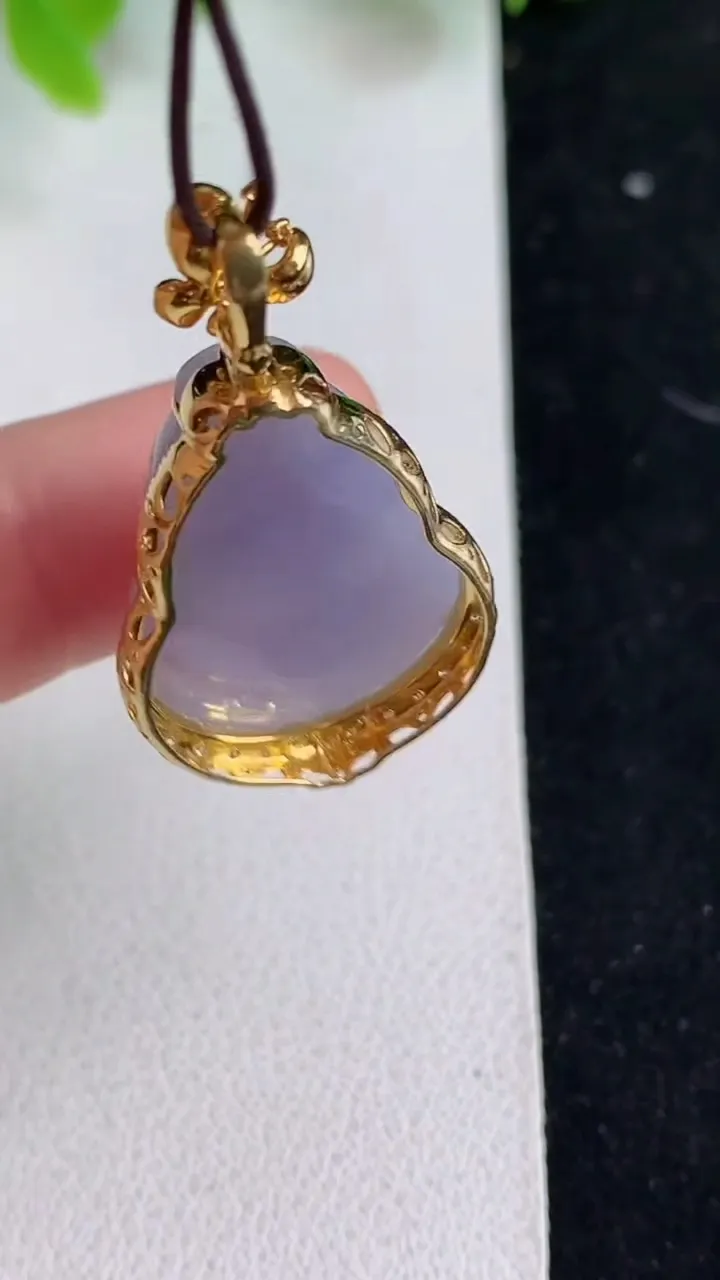 天然A货翡翠k金紫罗兰葫芦吊坠，尺寸33-18.8-10.6，裸石21.4-17，重量:6.79g
5月9日