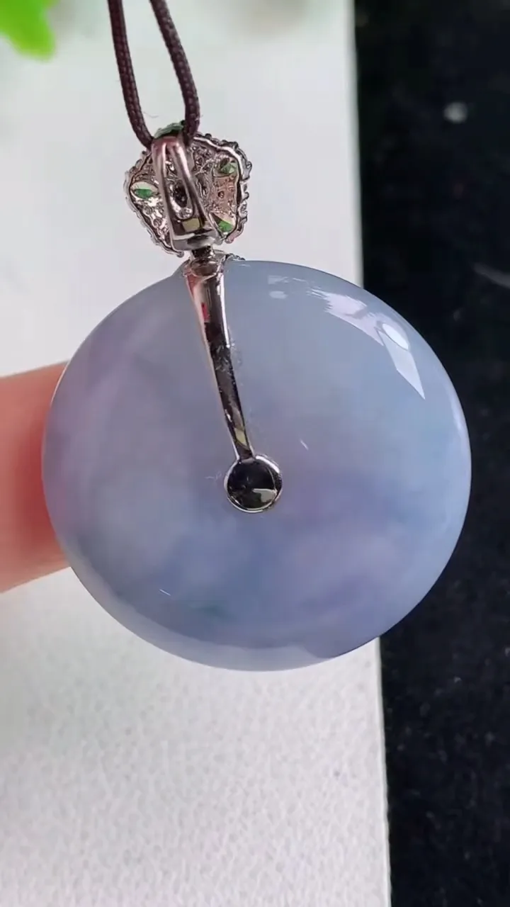 天然A货翡翠k金紫罗兰平安扣吊坠，尺寸27-6，重量:10.80g
5月9日