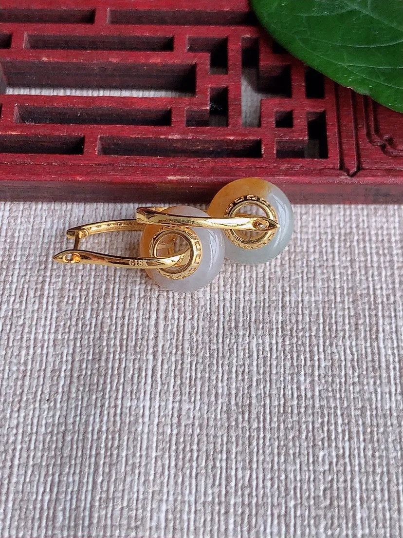 天然A货翡翠18K金伴钻镶嵌飘黄翡甜甜圈耳坠 尺寸11×7mm 重量3.67g 0508