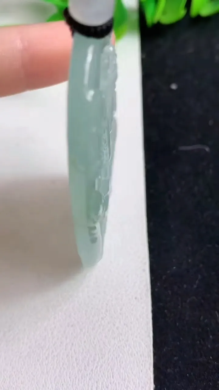 天然A货翡翠飘花虚空藏观音菩萨吊坠，尺寸66.8-37-5.7，重量:36.21g
5月9日
