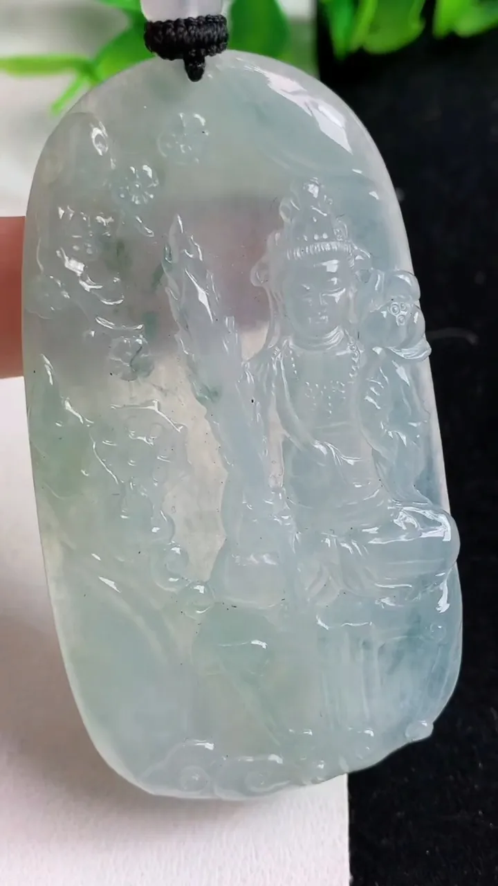 天然A货翡翠飘花虚空藏观音菩萨吊坠，尺寸66.8-37-5.7，重量:36.21g
5月9日