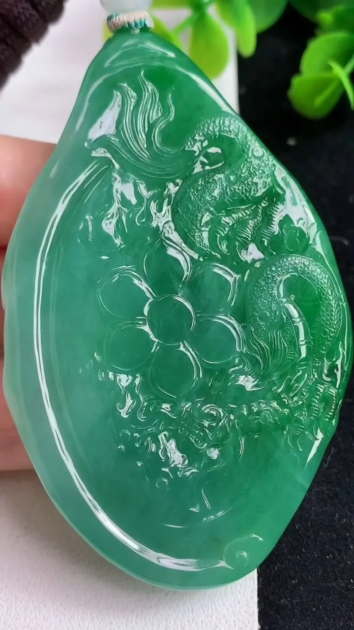 天然A货翡翠祥龙大势至观音菩萨吊坠，尺寸78.5-50-11.2，重量:81.06g
5月9日
