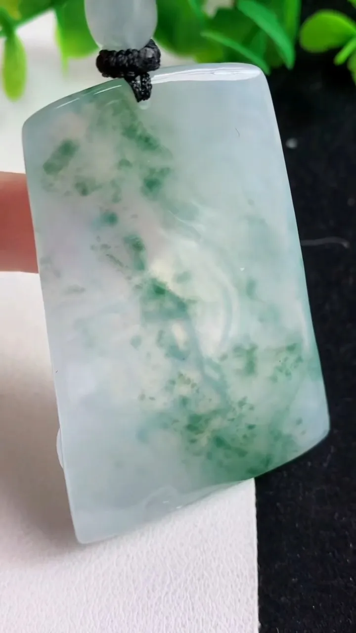 天然A货翡翠飘花大势至观音菩萨吊坠，尺寸63-41-5.5，重量:38.94g
5月9日