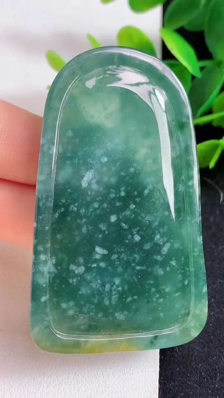 天然A货翡翠蓝水双彩山水牌吊坠，尺寸65.3-39.8-6.3，重:31.05g
5月9日