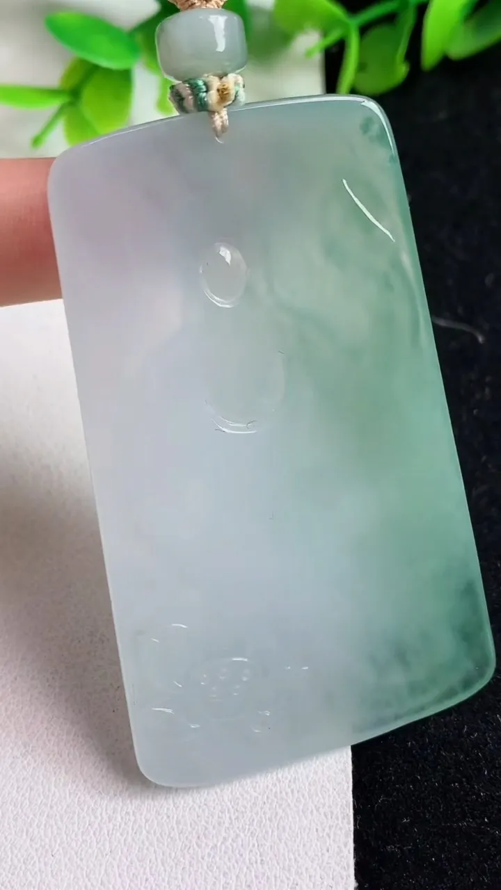 天然A货翡翠普贤菩萨吊坠，尺寸65.2-39-5.8，重量:38.76g
5月9日