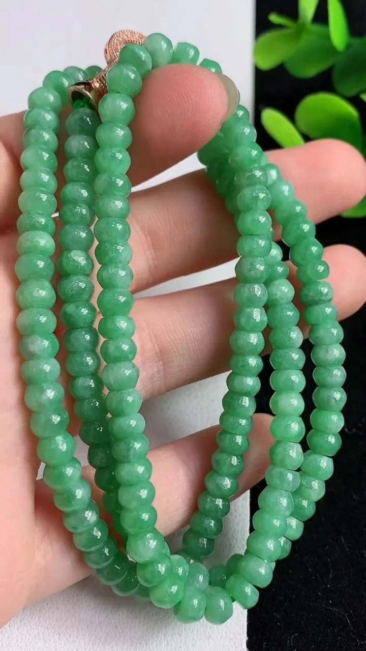 天然A货翡翠算盘珠项链155颗，尺寸5.3，重:35.14g
5月9日