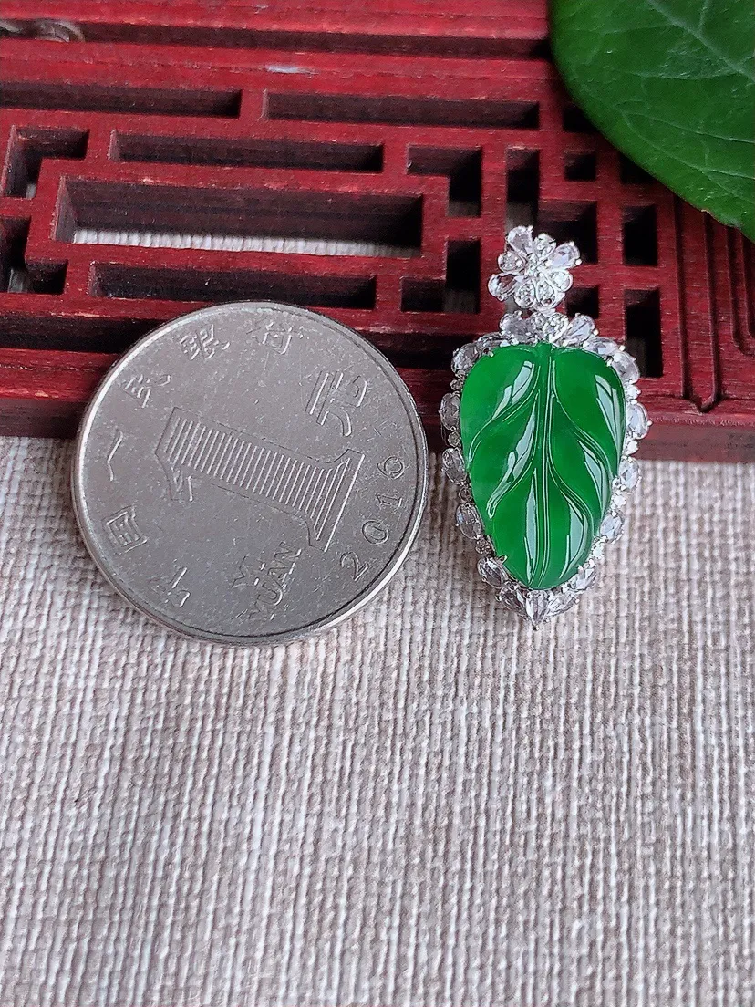 天然A货翡翠18K金伴阳绿叶子金枝玉叶吊坠尺寸27.8×14.4×6.5裸石17×11.3m量3.90g 0508