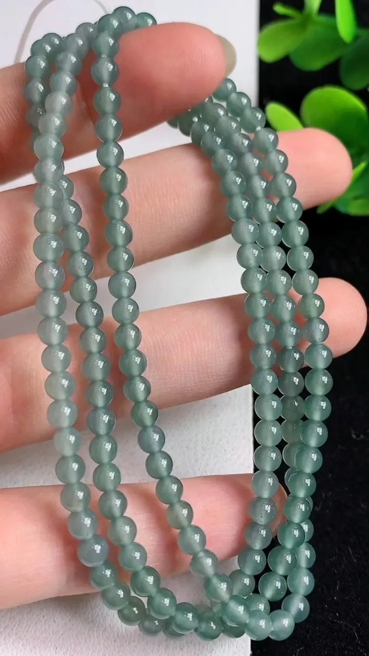 天然A货翡翠蓝水小米珠项链166颗，尺寸4，重:18.58g
5月9日