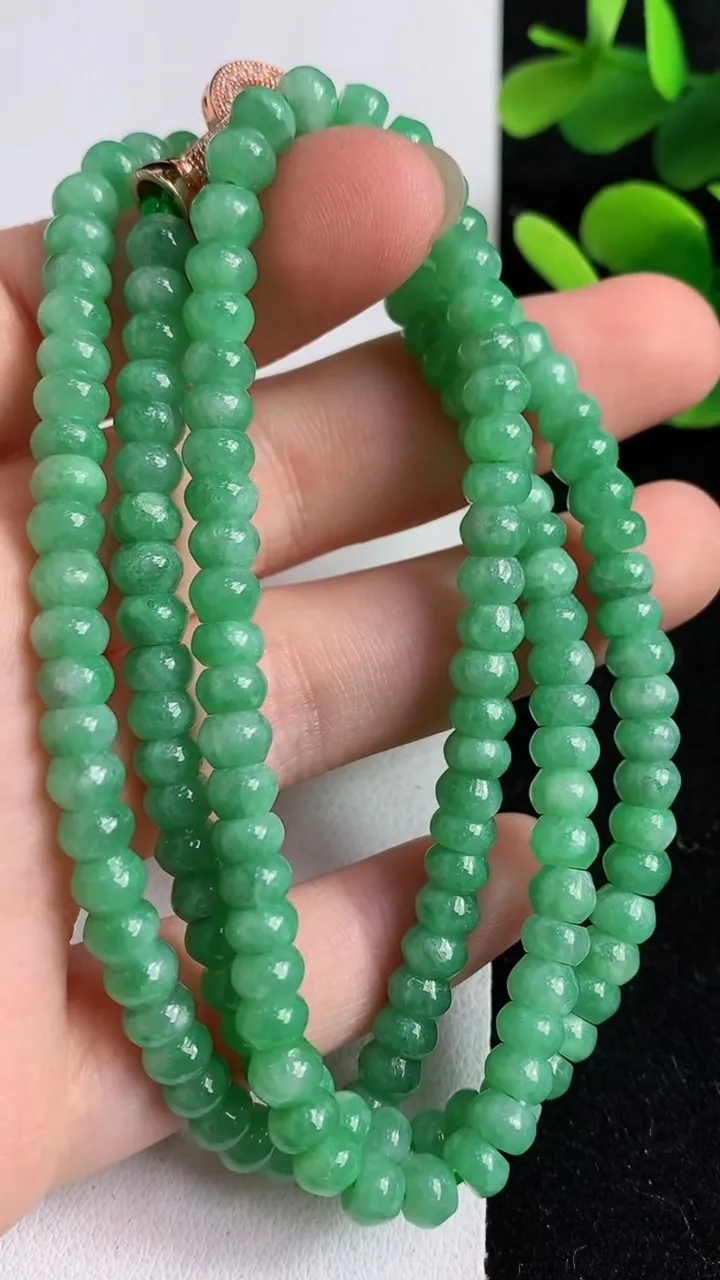 天然A货翡翠算盘珠项链155颗，尺寸5.3，重:35.14g
5月9日