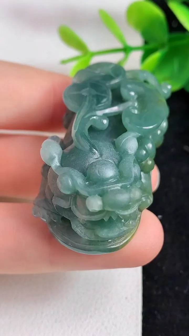 天然A货翡翠蓝水貔貅吊坠，尺寸48-24-19，重:40.49g
5月9日