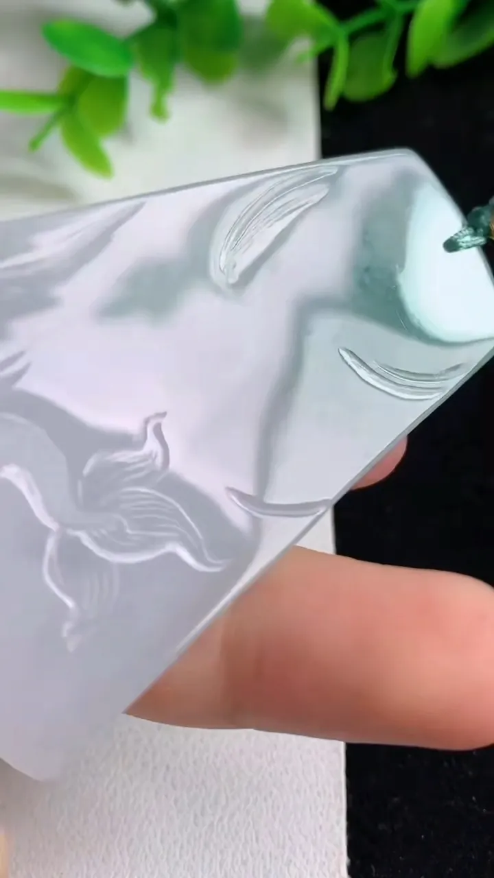 天然A货翡翠飘花祥龙阿弥陀佛吊坠，尺寸62.3-42.6-4.7，重量:26.87g
5月9日