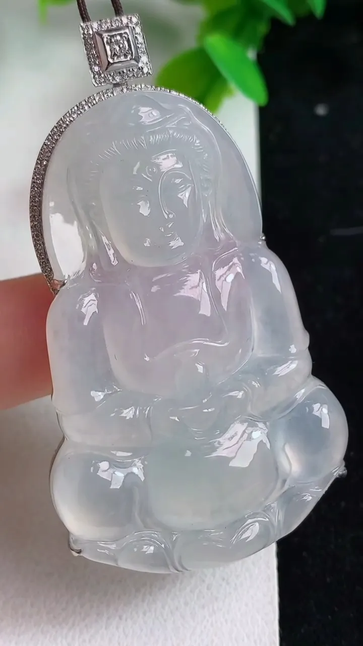 天然A货翡翠白冰观音菩萨吊坠，尺寸52-34-9.5，重量:20.98g
5月9日