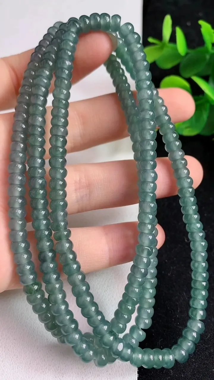 天然A货翡翠蓝水算盘珠项链226颗，尺寸5.2，重:42.79g
5月9日