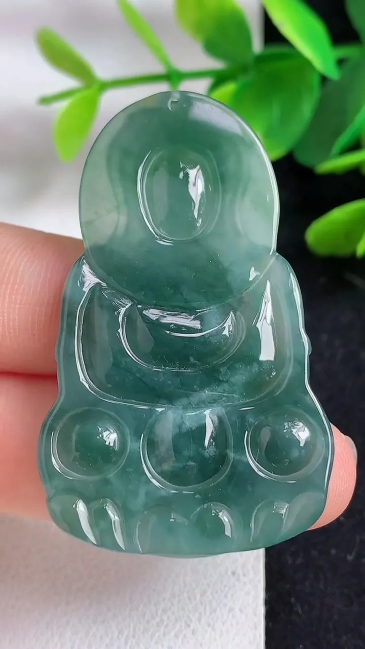 天然A货翡翠蓝水观音菩萨吊坠，尺寸48-30-4.5，重:10.90g
5月9日