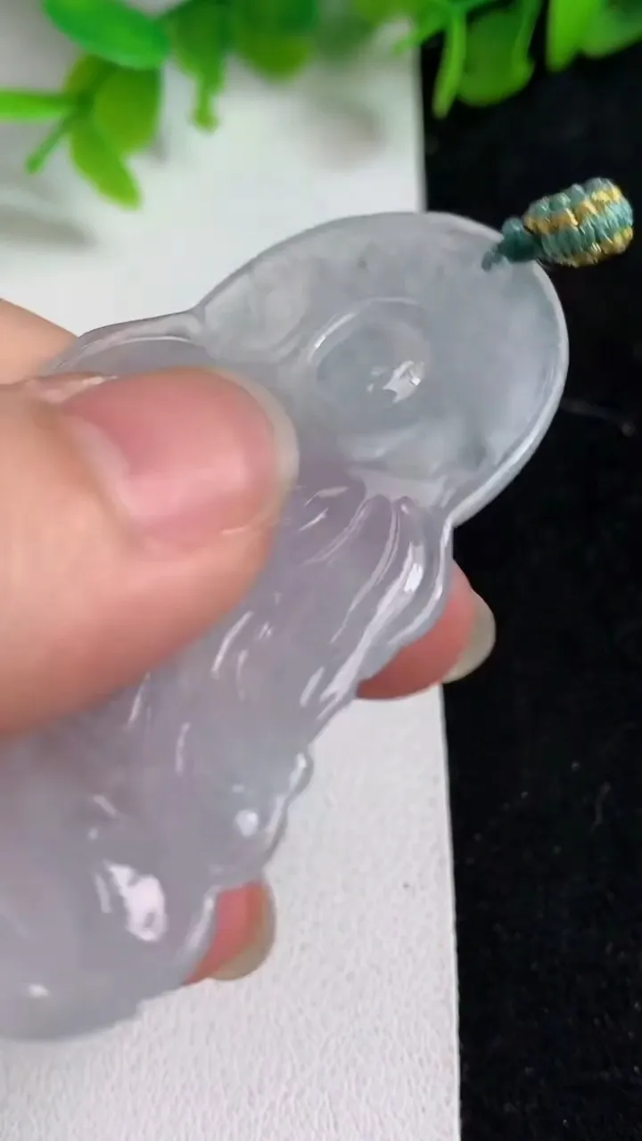 天然A货翡翠白冰度母吊坠，尺寸58.8-36.6-5.5，重量:20.00g
5月9日