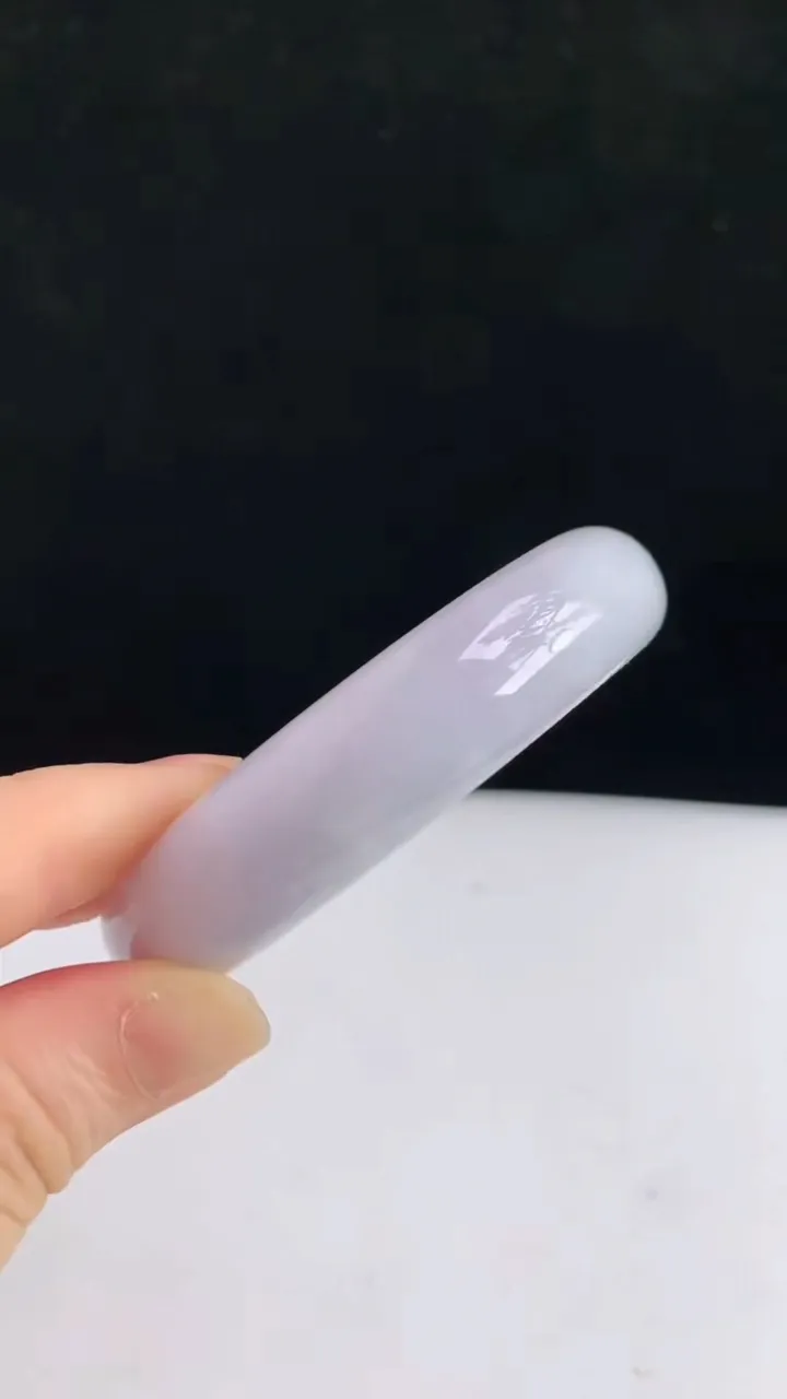圈口58-59翡翠a货春带彩 紫罗兰宽边手镯尺寸59-14.5-7.9，重:63.95g5月9日