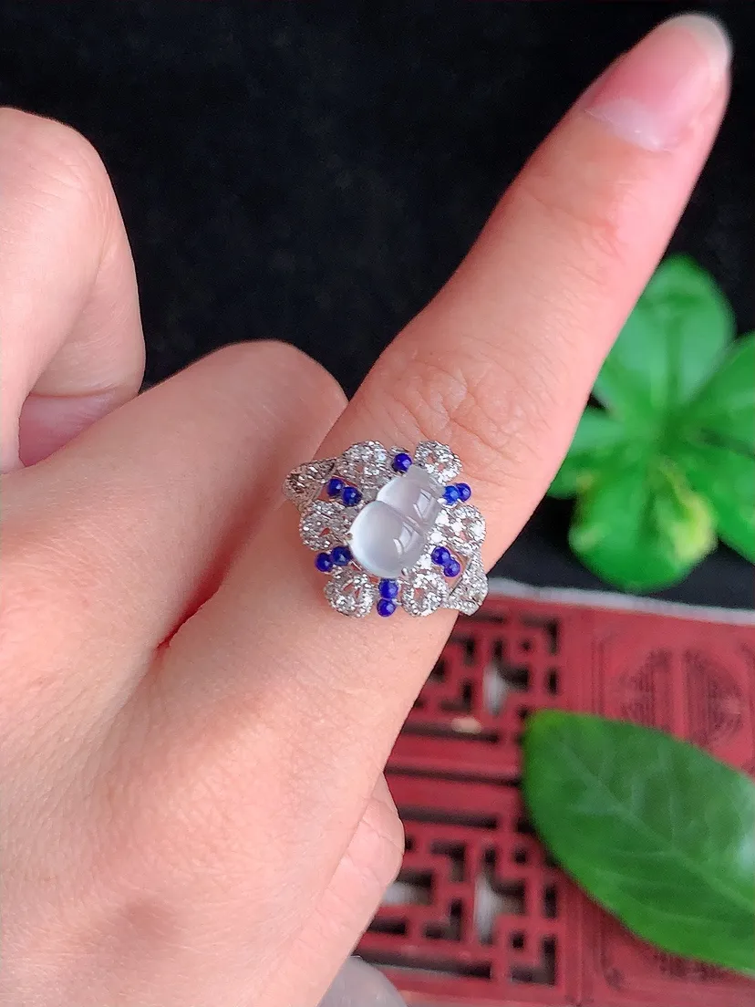 天然A货翡翠18K金伴钻镶嵌白月光葫芦戒指 圈口17.2裸石尺寸8×5.5mm 重量2.90g 0508