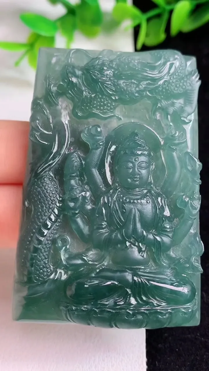 天然A货翡翠蓝水祥龙千手观音吊坠，尺寸63-40.7-6.8，重量:39.92g
5月9日