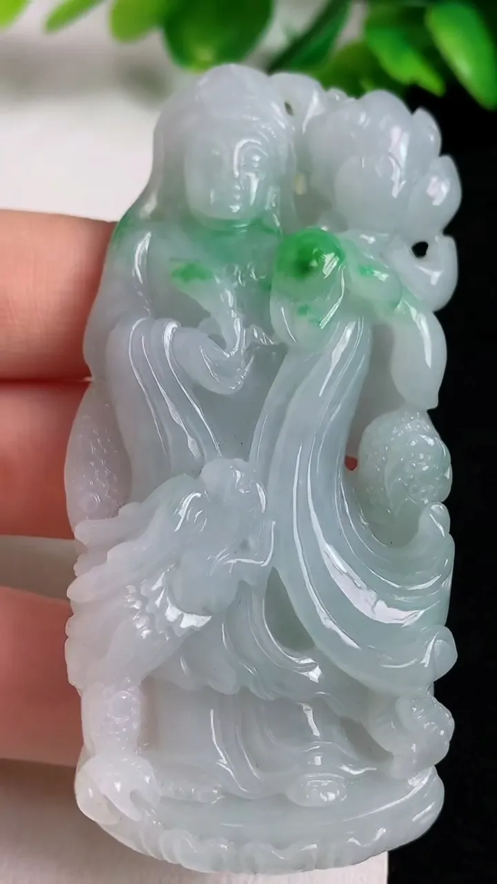 天然A货翡翠祥龙大势至观音菩萨吊坠，尺寸73.2-35-12.6，重量:55.90g
5月10日