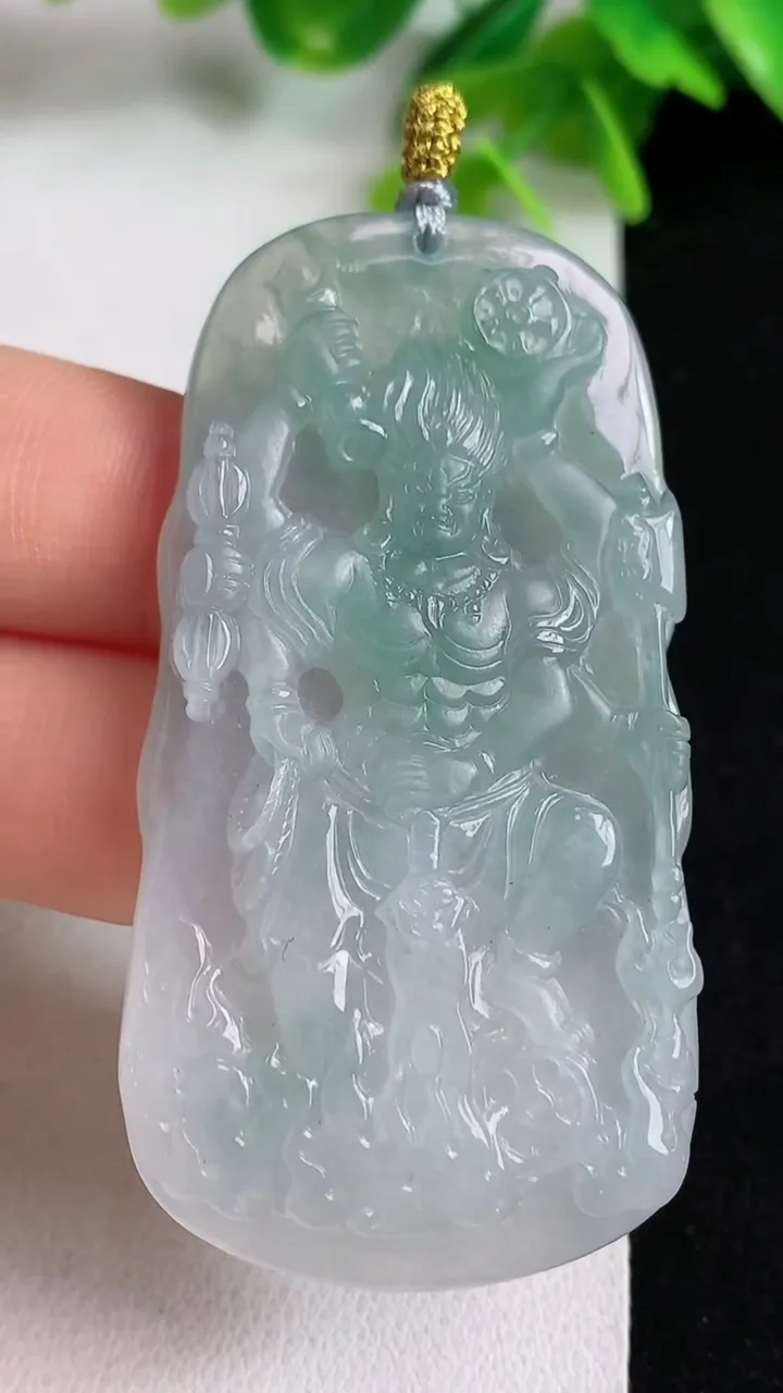 天然A货翡翠不动明王吊坠，尺寸58-29.8-6.3，重量:24.00g
5月11日