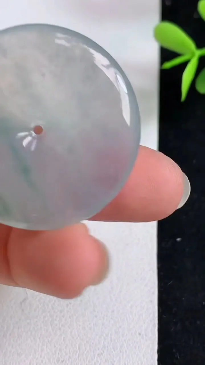天然A货翡翠飘花平安扣吊坠，尺寸33-5.7，重:13.32g
5月10日