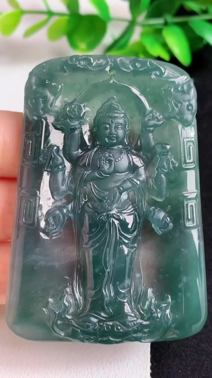 天然A货翡翠蓝水千手观音吊坠，尺寸70.5-48-6.5，重量:45.25g
5月10日