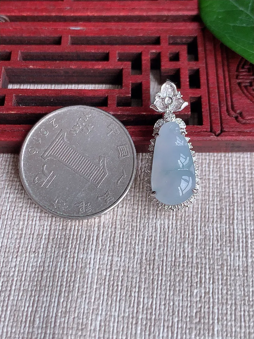 天然A货翡翠18K金伴紫底飘花四季豆福豆平安豆吊坠 尺寸27.3×11.4×9.3裸石17×9.5m量3.04g 0508