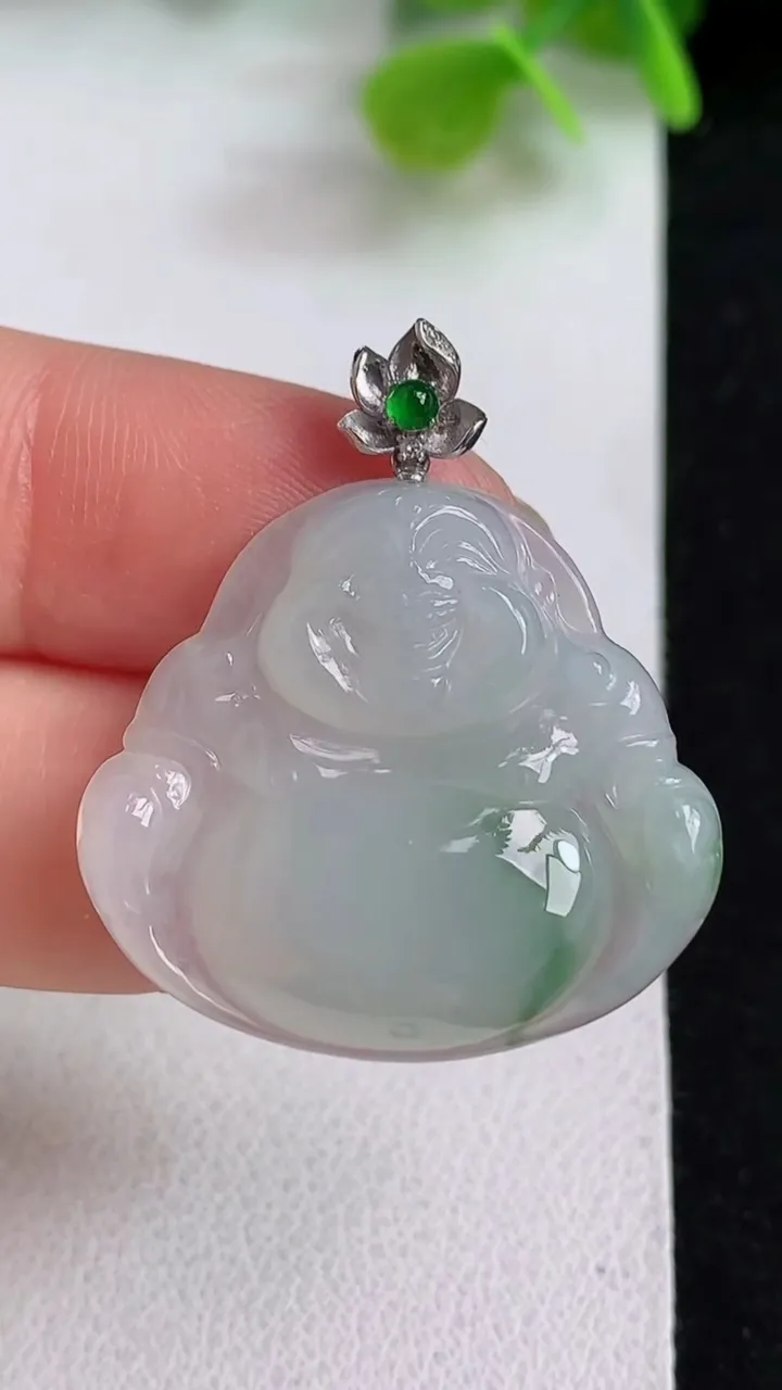 天然A货翡翠飘花佛公吊坠，尺寸25-28.2-5.6，重量:6.10g
5月10日