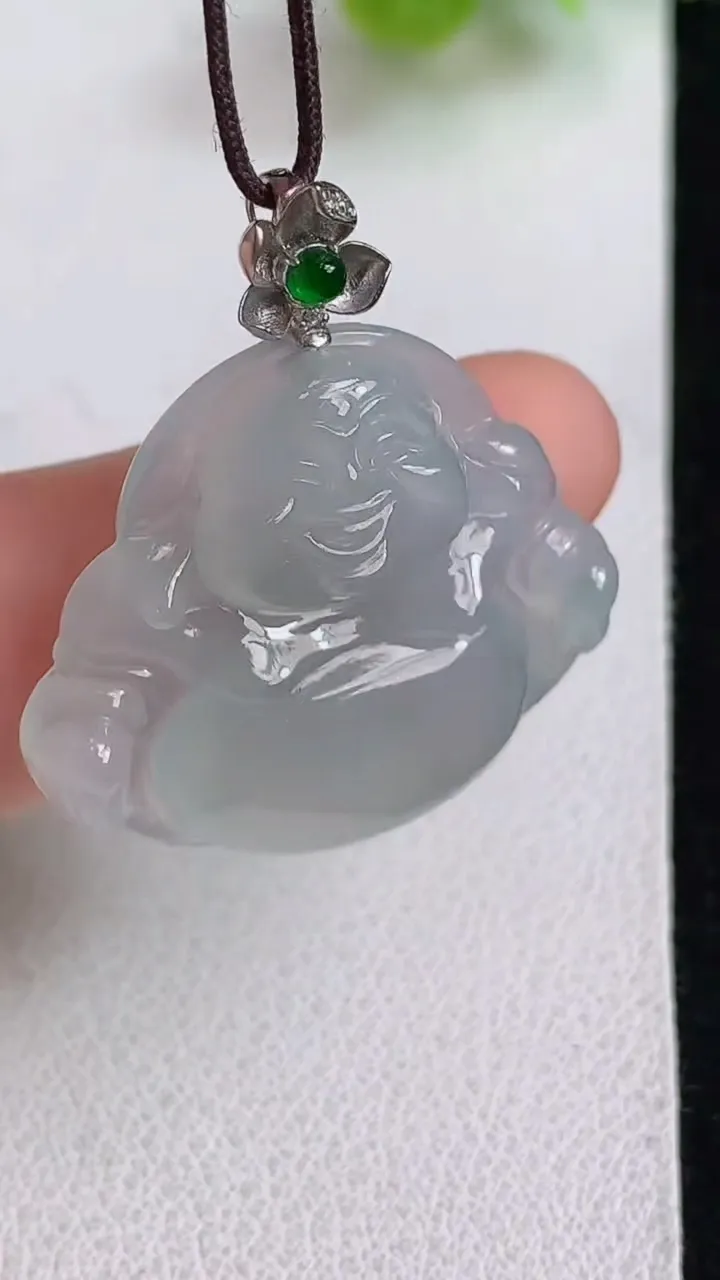 天然A货翡翠白冰佛公吊坠，尺寸24.5-28-6，重量:6.21g
5月10日