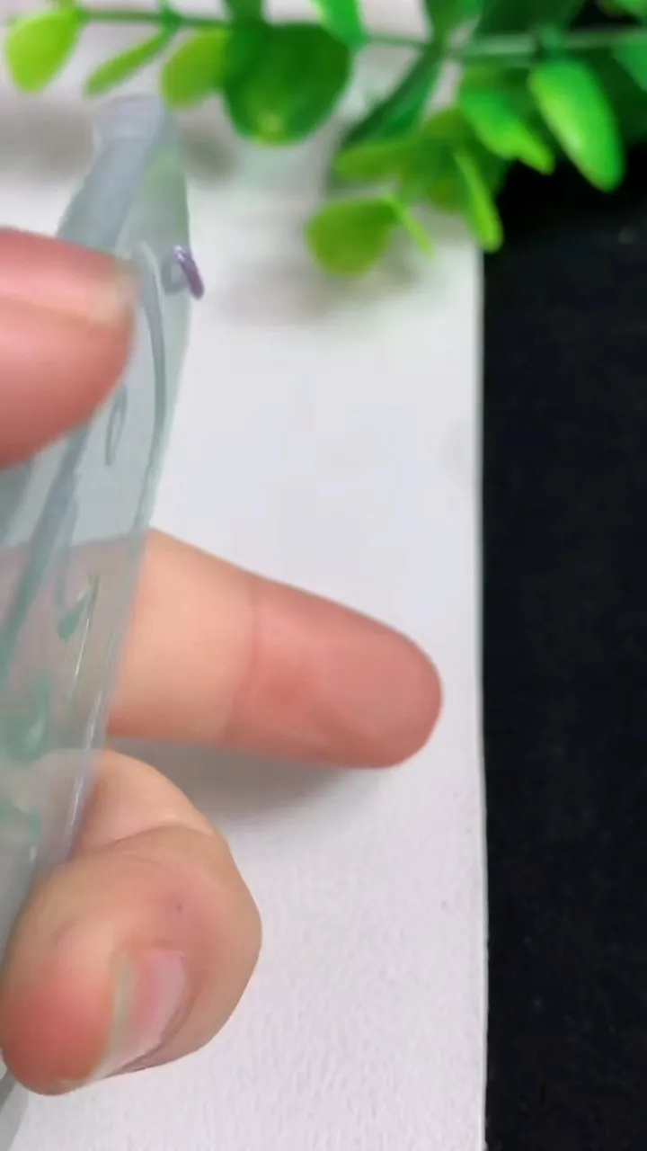 天然A货翡翠普贤菩萨吊坠，尺寸70-47-5.8，重量:37.62g
5月10日