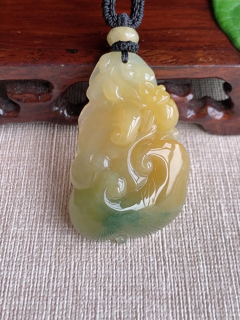 天然A货翡翠黄翡飘花如意吊坠尺寸43×27.4×9.8m量24.30g 0509