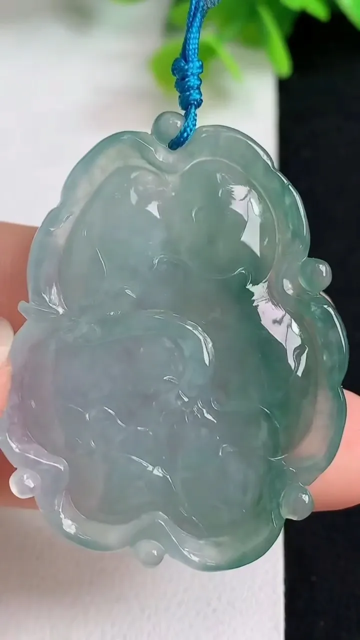 天然A货翡翠荷叶鱼吊坠，尺寸45-34.8-6，重量:15.33g
5月10日