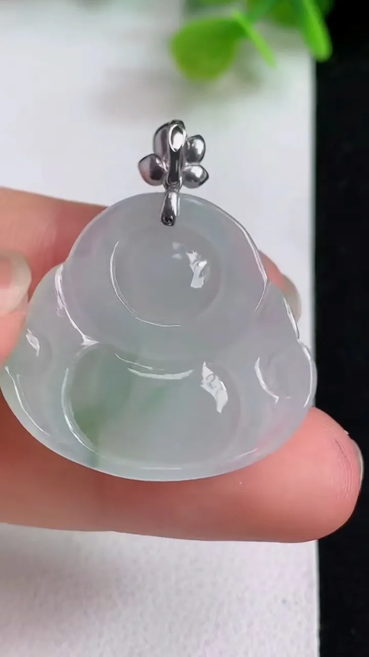 天然A货翡翠飘花佛公吊坠，尺寸25-28.2-5.6，重量:6.10g
5月10日