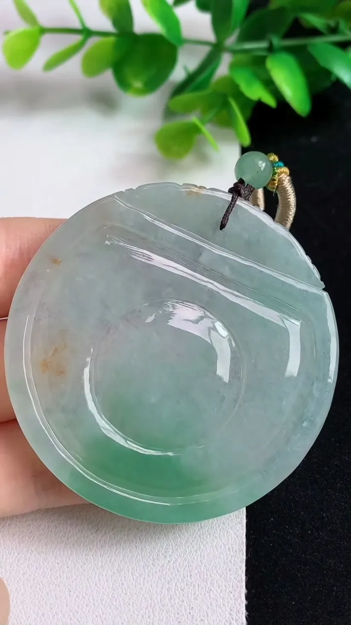 天然A货翡翠山水牌吊坠，尺寸56.7-5.3，重量:36.76g
5月10日