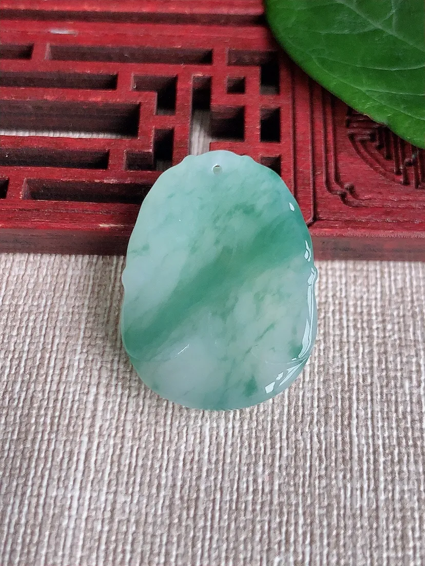 天然A货翡翠飘花生肖鼠吊坠尺寸29.7×21.5×5m量7.00g 0509