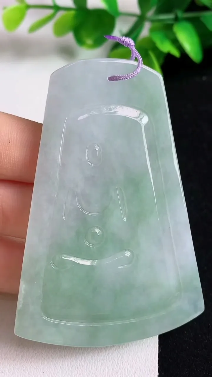 天然A货翡翠普贤菩萨吊坠，尺寸70-47-5.8，重量:37.62g
5月10日
