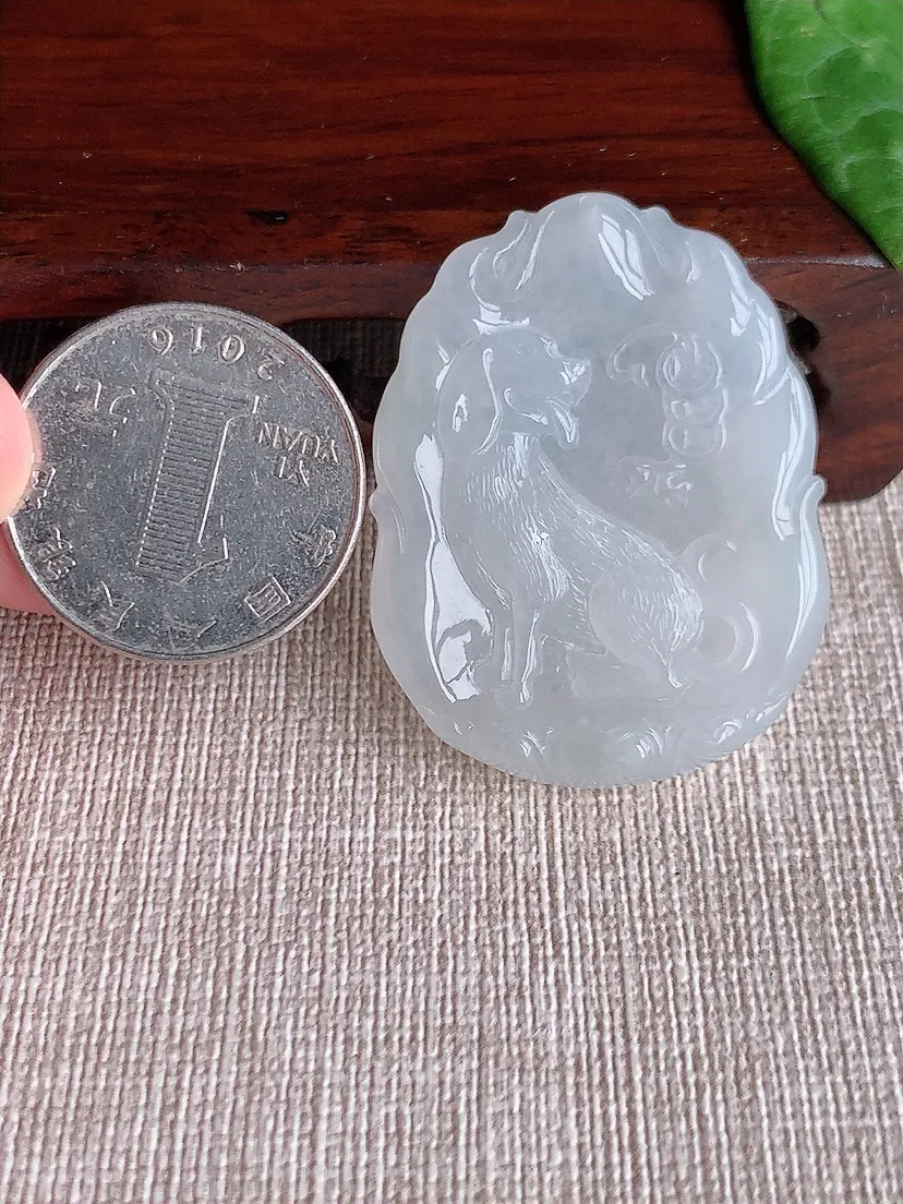 天然A货翡翠白月光生肖狗吊坠尺寸40.7×31.8×4.8m量13.60g 0509
