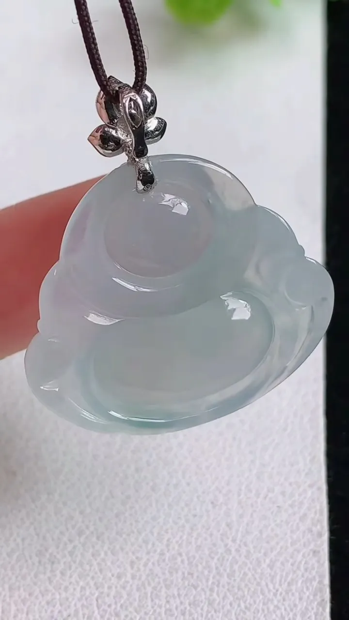 天然A货翡翠白冰佛公吊坠，尺寸24.5-28-6，重量:6.21g
5月10日