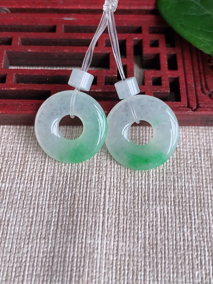 天然A货翡翠飘绿平安环吊坠一对尺寸17.7×3.5m量4.70g 0509