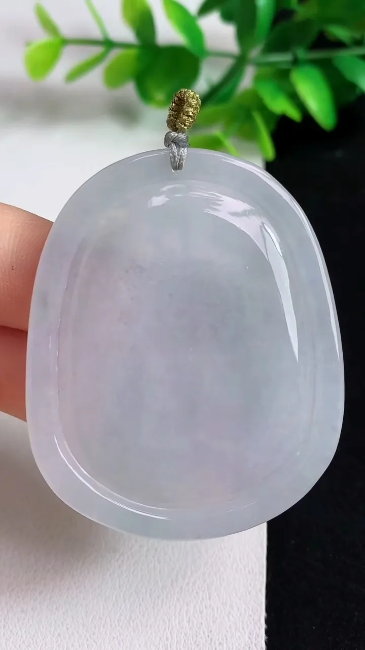 天然A货翡翠白冰生肖蛇吊坠，尺寸53.4-44.2-5.3，重量:25.50g
5月10日