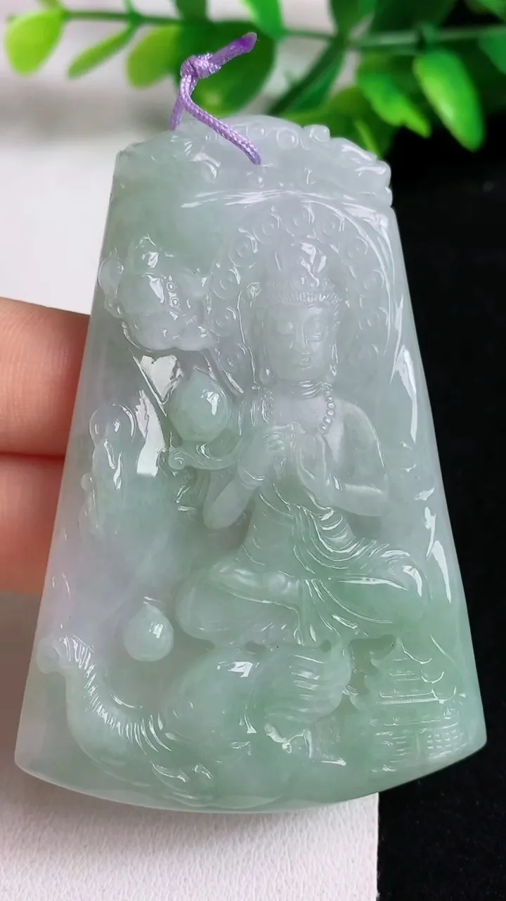 天然A货翡翠普贤菩萨吊坠，尺寸70-47-5.8，重量:37.62g
5月10日