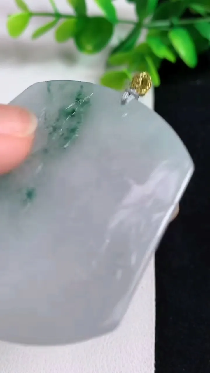 天然A货翡翠飘花文殊菩萨吊坠，尺寸52.6-44.5-5.5，重量:27.65g
5月10日