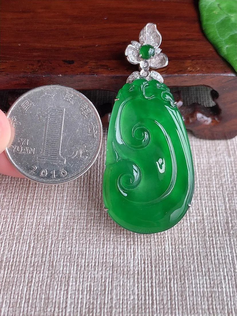 天然A货翡翠18K金伴满绿如意吊坠尺寸51.5×37.6×22×8m量9.80g 0508
